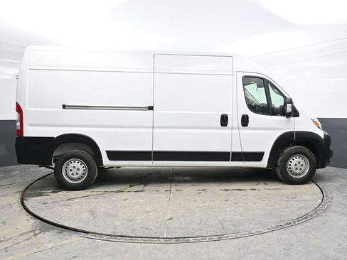 Used 2024 RAM ProMaster 2500 w/ Convenience Group image 8