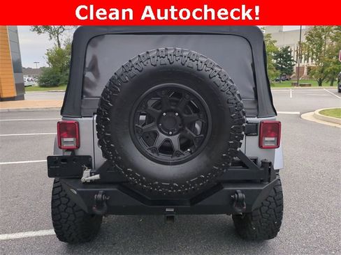 Used 2014 Jeep Wrangler Unlimited Freedom Edition image 5