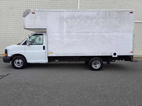 Used 2004 Chevrolet Express 3500 RWD image 4