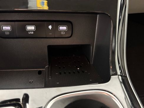 Used 2023 Kia Carnival EX FWD image 42