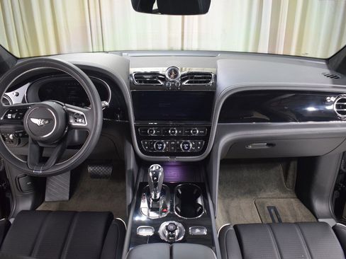 Certified 2023 Bentley Bentayga image 2
