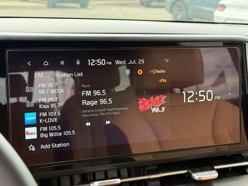 Used 2023 Kia Carnival EX FWD image 12