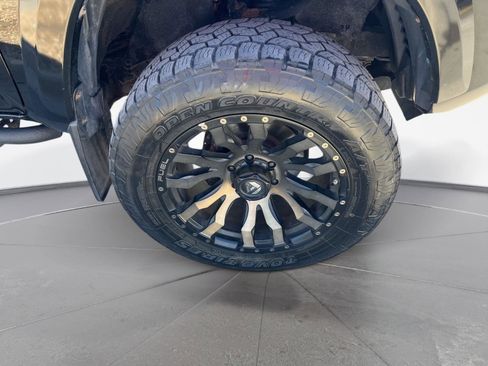 Used 2017 Toyota Tacoma TRD Sport image 10