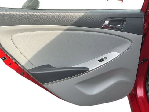 Used 2014 Hyundai Accent SE image 23