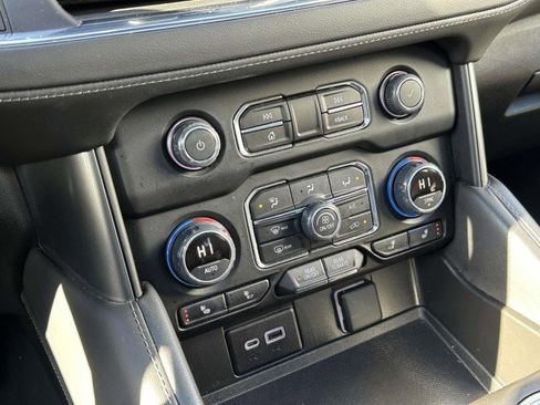 Used 2022 Chevrolet Suburban LT w/ Luxury Package image 25