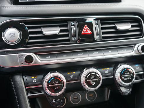 Used 2022 Genesis G70 2.0T image 19