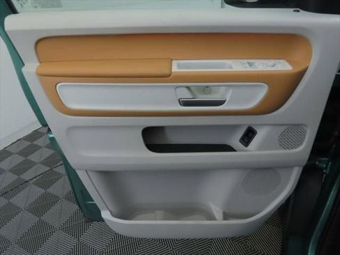 New 2025 Volkswagen ID. Buzz Pro S Plus image 25