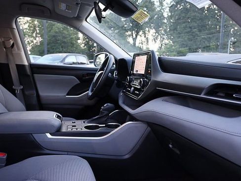 Used 2023 Toyota Highlander L image 28