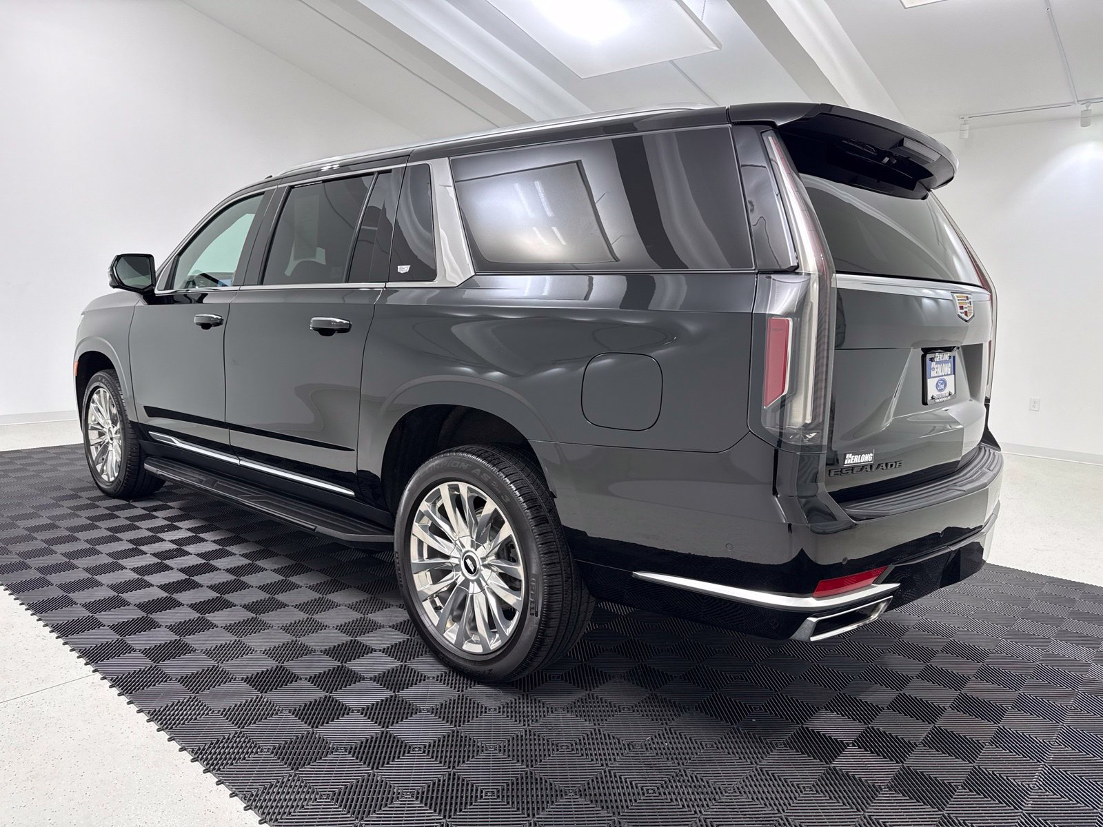 Used 2021 Cadillac Escalade ESV Premium Luxury AWD/4WD image 5