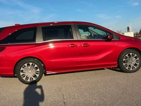 New 2026 Honda Odyssey Touring image 9