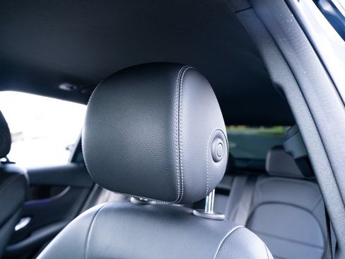 Used 2021 Mercedes-Benz GLC 300 4MATIC w/ Premium Package image 31
