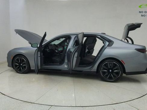 Used 2023 BMW 760i xDrive w/ Executive Package AWD/4WD image 72