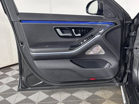 Certified 2022 Mercedes-Benz S 500 4MATIC w/ AMG Line Package image 11