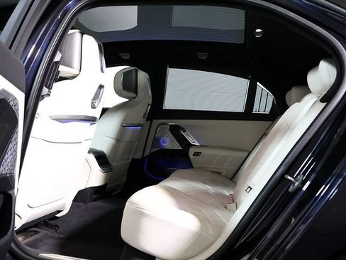 Used 2023 BMW 760i xDrive AWD/4WD image 14