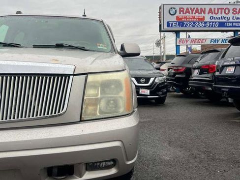 Used 2004 Cadillac Escalade AWD image 4