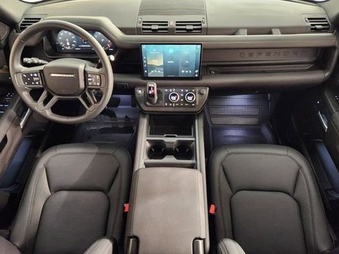 Used 2025 Land Rover Defender 110 S image 4