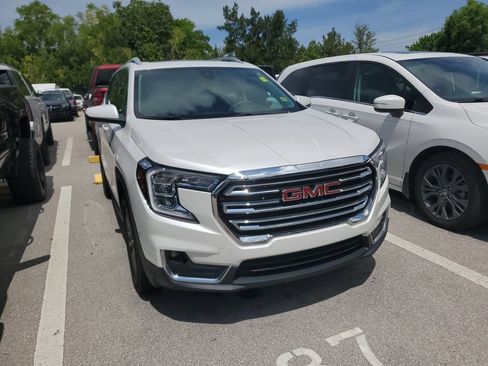 Certified 2023 GMC Terrain SLT w/ Infotainment Package II AWD/4WD image 3