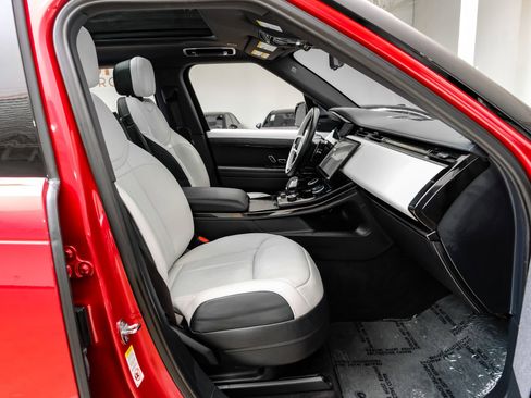 Used 2023 Land Rover Range Rover Sport SE Dynamic image 32