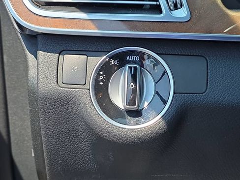 Used 2014 Mercedes-Benz E 350 4MATIC Sedan image 20