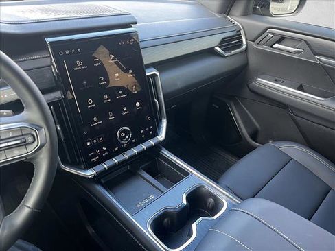 Used 2025 GMC Acadia Elevation w/ Elevation Premium Package image 15