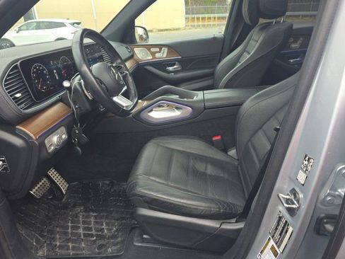 Used 2025 Mercedes-Benz GLS 580 GLS 580 4MATIC Captain Chairs image 5