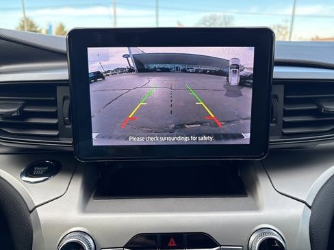 Used 2022 Ford Explorer XLT image 30