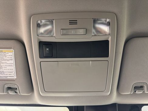 Used 2018 Toyota Tacoma SR5 w/ Four Season Floor Mat Package AWD/4WD image 38