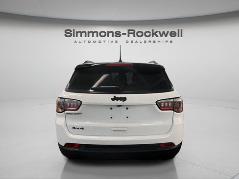 Used 2022 Jeep Compass Latitude w/ Convenience Group AWD/4WD image 4