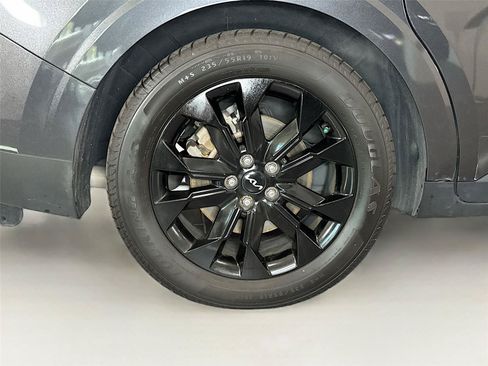 Used 2024 Kia Carnival SX Prestige FWD image 42
