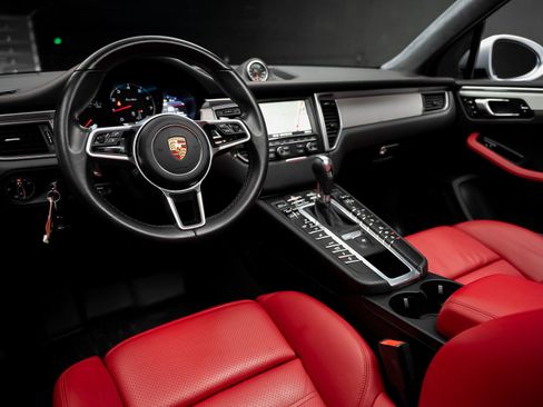 Used 2016 Porsche Macan Turbo AWD/4WD image 2