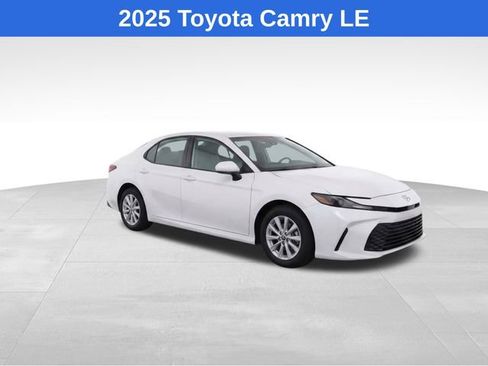 Used 2025 Toyota Camry LE image 2
