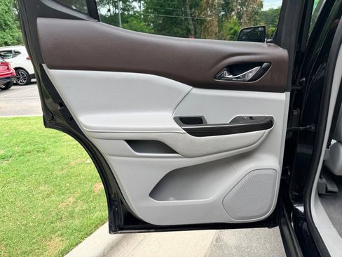 Used 2019 GMC Acadia SLT AWD/4WD image 34