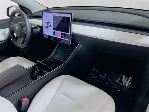 Used 2021 Tesla Model Y Long Range image 26