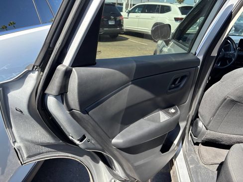 Used 2024 Nissan Rogue S AWD/4WD image 7