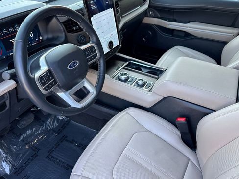 Used 2024 Ford Expedition Limited image 6