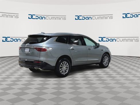 Used 2023 Buick Enclave Essence image 8