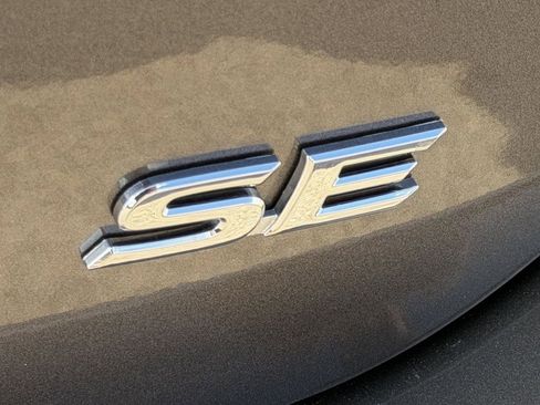 Used 2024 Toyota Camry SE FWD image 11