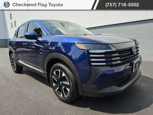 Used 2025 Nissan Kicks SV AWD/4WD image 7