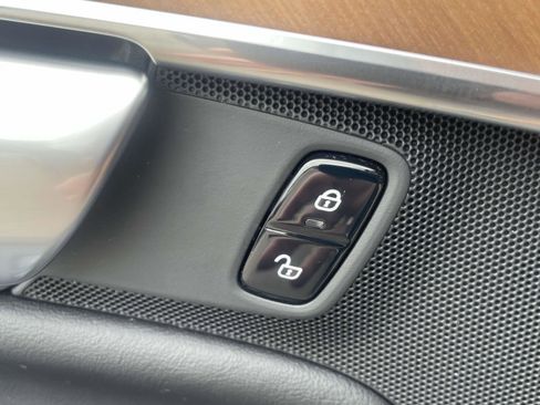 Used 2023 Volvo XC90 B6 Plus image 33