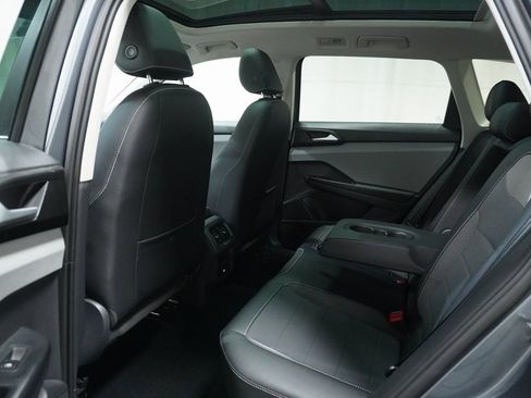 Used 2022 Volkswagen Taos SE w/ Panoramic Sunroof Package image 14