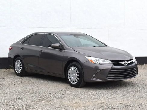 Used 2016 Toyota Camry LE FWD image 1