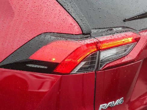 Used 2021 Toyota RAV4 XLE image 8