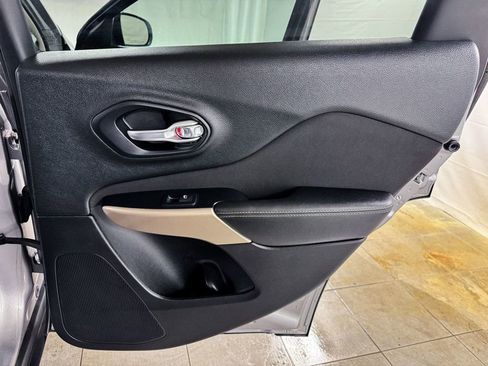 Used 2018 Jeep Cherokee Latitude image 15