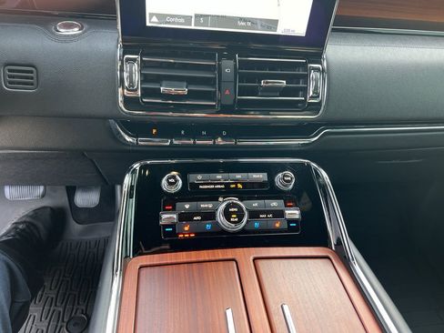 Used 2019 Lincoln Navigator Reserve image 21