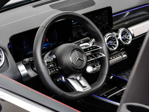 Used 2024 Mercedes-Benz GLB 35 AMG 4MATIC image 20