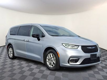 Used 2024 Chrysler Pacifica Touring-L