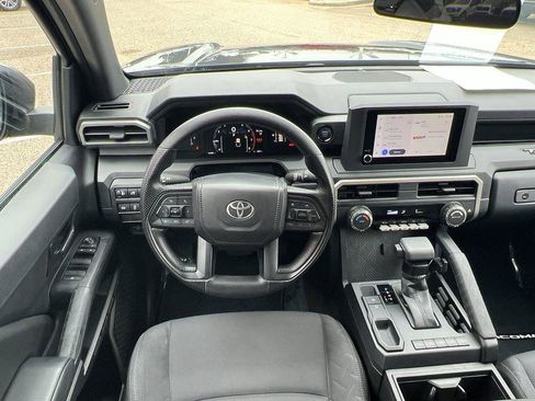 Used 2025 Toyota Tacoma SR image 34