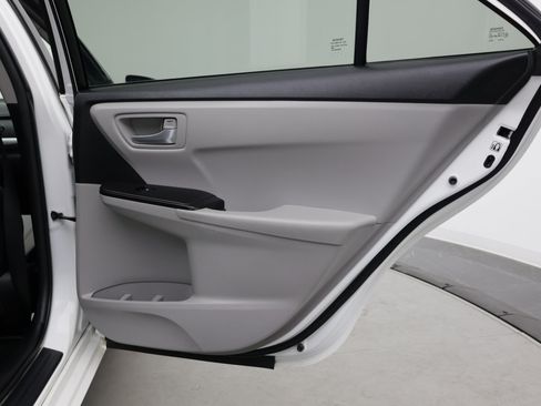 Used 2017 Toyota Camry SE FWD image 28