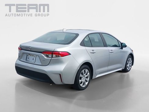Used 2024 Toyota Corolla LE FWD image 5