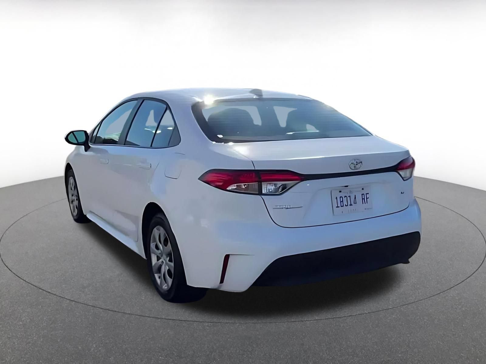 Used 2025 Toyota Corolla LE FWD image 9
